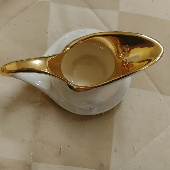 1940's 22k gold trimmed tea set. - Picture 2 of 8